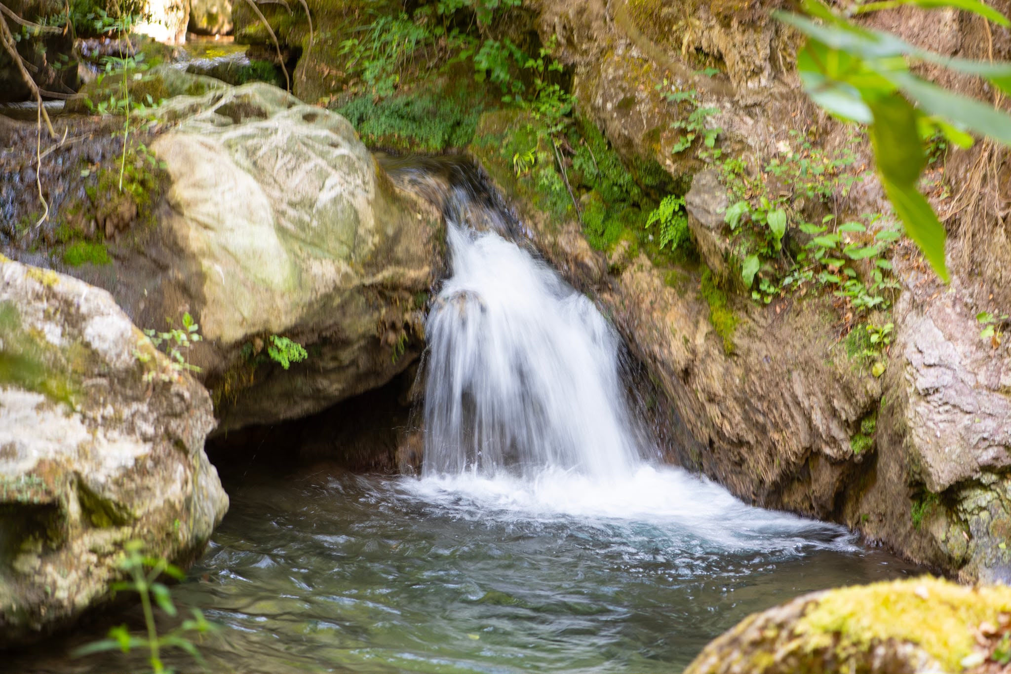 Piccola cascata lungo il torrente